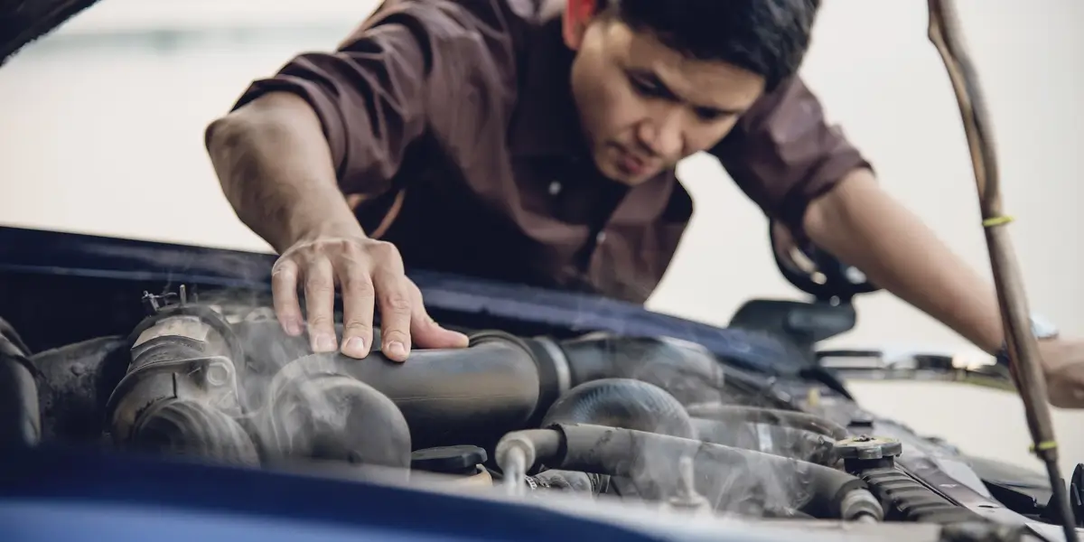 Signs of oil leaks in engines 